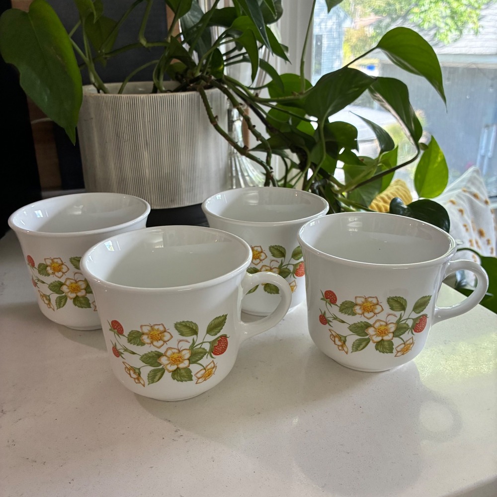 Vtg 4 Corelle Mugs Strawberry Sundae 70s Corning USA Retro Cottage Farmhouse